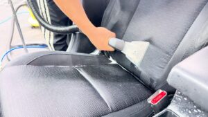 【埼玉県熊谷市】スバル レヴォーグ 車内清掃・内装艶出し保護施工｜GARACORT BASE